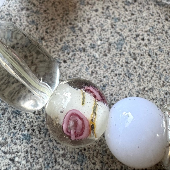 Avon Beaded Chic Charm bracelet Romance NIB NWT pearl butterfly rose stretch Y2K - Picture 9 of 12